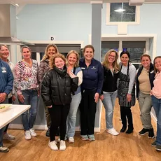 Family and community involvement at Riverview is integral to fostering a strong connection among fellow parents and the school. The Family Association and Nutrition Specialist, Nicole Larizza hosted a fun “parent cooking class” last night here on campus. Families were able to bond with one another while enjoying some hands-on learning as they cooked a recipe that is also being taught to our students! 🧑‍🍳 🫑 🥘