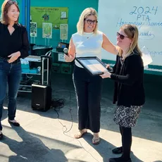 Margaret, a Riverview Alum, received an award on May 8th from the president of the Franklin Elementary School PTA in Santa Monica, California. Margaret was honored for her work as a volunteer helping students with their program in the school’s vegetable and flower garden and overseeing game day every week in a kindergarten class. Margaret attended the school from kindergarten through 5th grade. 🌼🌸